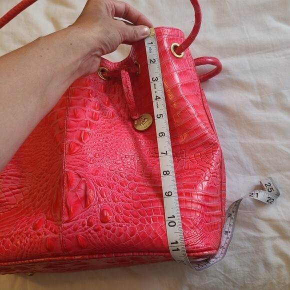 Brahmin hot pink croc bucket purse - Picture 10 of 11